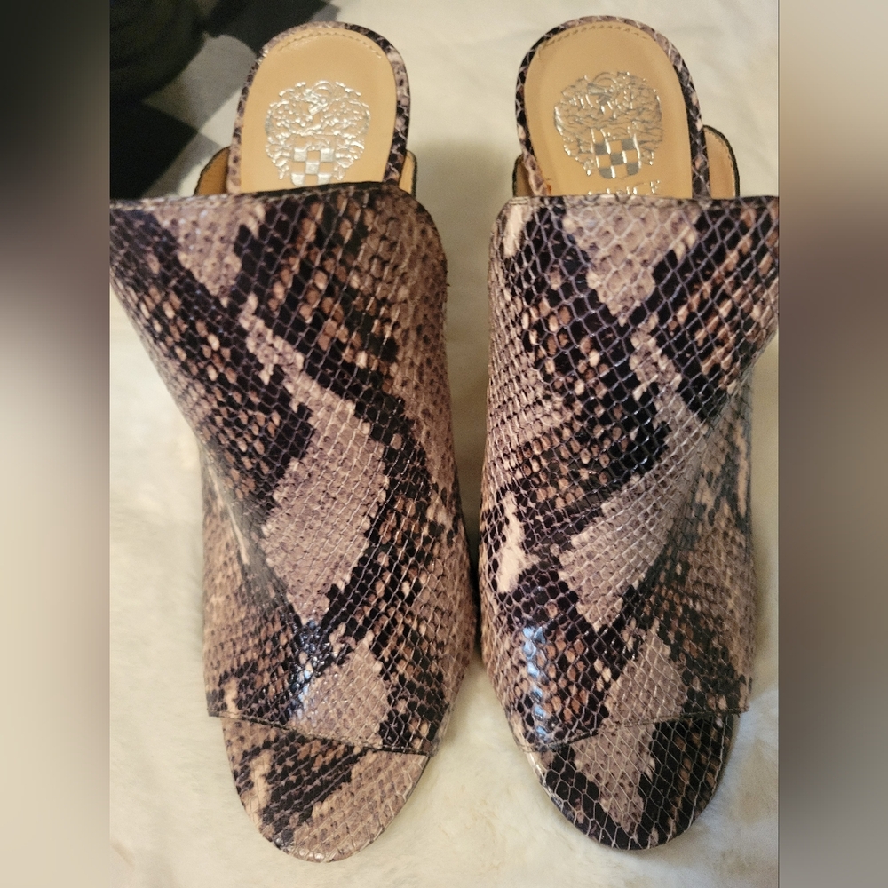 Vince Camuto Women's chunk heel, Snake skin size 9.5
